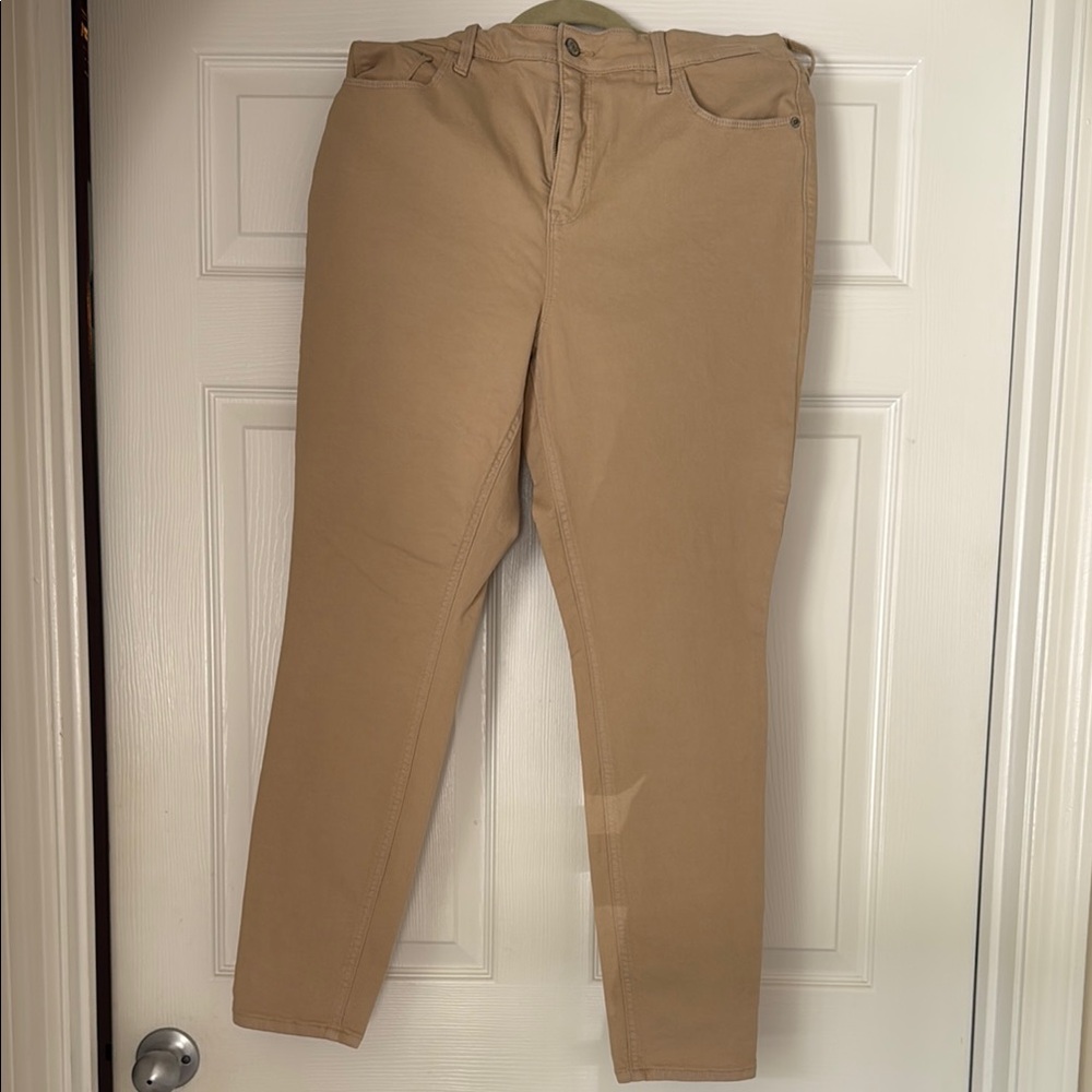 Old Navy Women’s Skinny Jeans in Khaki Tan